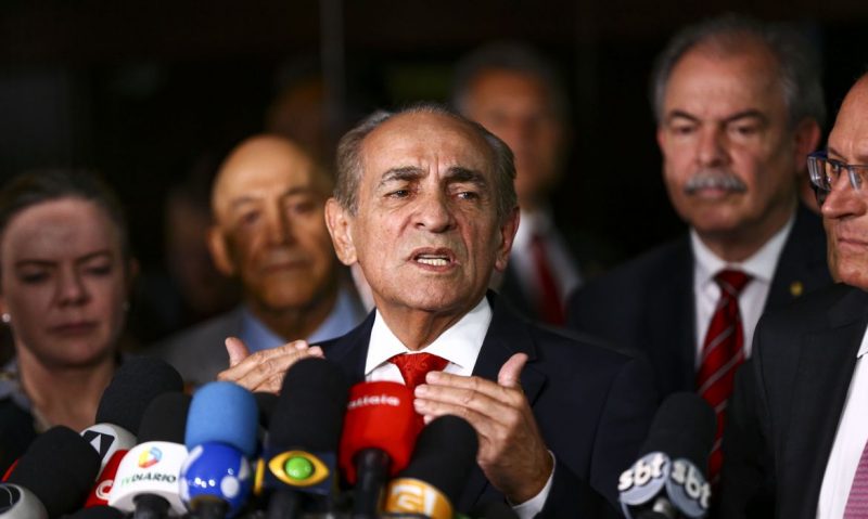 O relator-geral do Or&ccedil;amento 2023, senador Marcelo Castro, durante entrevista coletiva – Foto: Marcelo Camargo/Ag&ecirc;ncia Brasil/ND