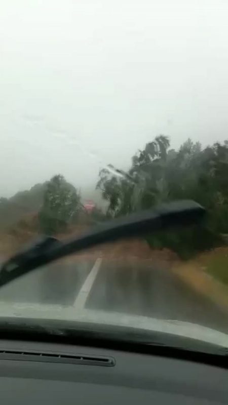 Deslizamento interdita tr&acirc;nsito na altura da Boa Vista, em Rancho Queimado – Foto: Marcos Oliveira/Divulga&ccedil;&atilde;o/ND