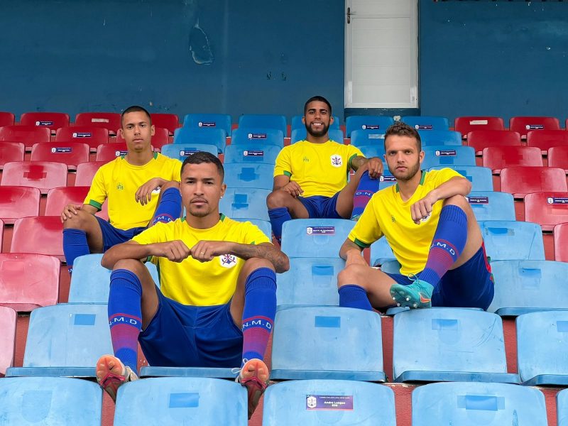 No clima da Copa do Mundo, Marc&iacute;lio Dias apresentou nova camisa – Foto: Divulga&ccedil;&atilde;o/CNMD