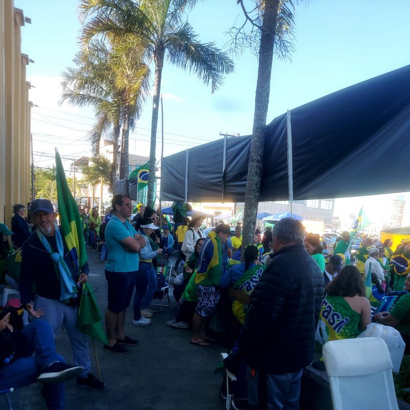 PT vai ao MPF contra manifesta&ccedil;&atilde;o em frente &agrave; Marinha de Itaja&iacute; – Foto: Movimento Direita SC/Reprodu&ccedil;&atilde;o/Internet