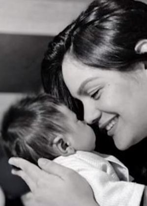 V&iacute;tima e o filho de 6 meses – Foto: Arquivo Pessoal