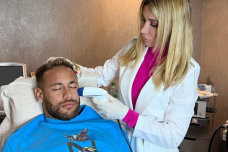 Neymar faz procedimento est&eacute;tico antes da Copa – Foto: @drajuliannaneiva/internet/Divulga&ccedil;&atilde;o/ND