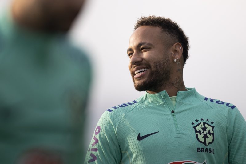 Neymar treinou pela primeira vez nesta terça-feira