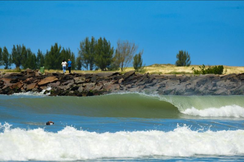 Surf Catarinense: Os lend&aacute;rios Molhes de Laguna voltam a receber uma etapa do Circuito Surf Talentos Oceano, v&aacute;lida pelo ranking do Circuito Catarinense da Fecasurf – Foto: M&aacute;rcio David