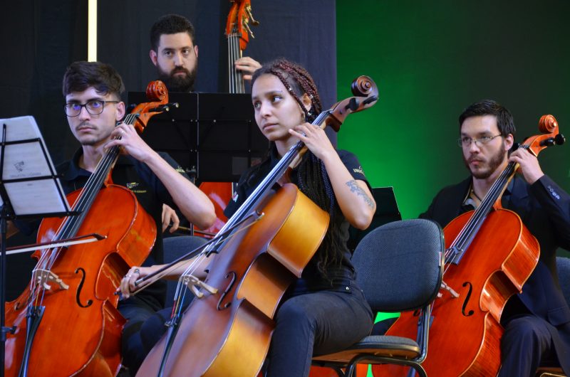 Orquestra de C&acirc;mara da Unochapec&oacute; &eacute; composta por acad&ecirc;micos, egressos e comunidade. &mdash; Foto: Leticia Sechini/ASCOM/Unochapec&oacute;