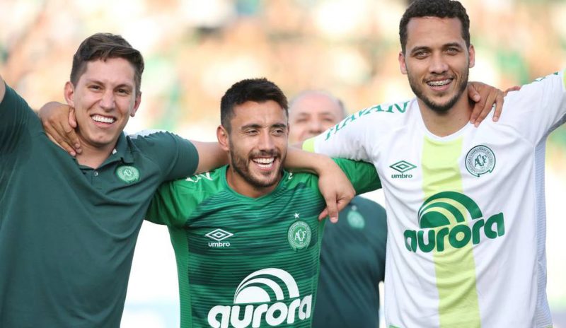 Jakson Follmann, Alan Ruschel e Neto, sobreviventes da trag&eacute;dia a&eacute;rea da Chapecoense – Foto: Sirli Freitas/ACF/ND