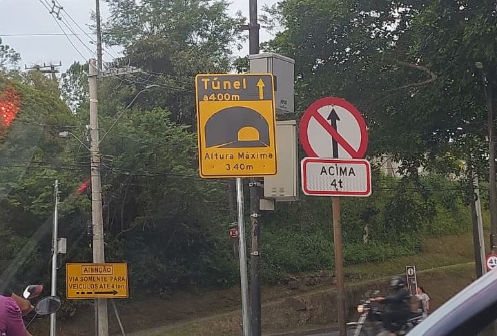 Novas placas foram instaladas na subida da Ponte de Ferro – Foto: Iliane Dalpiaz/ND