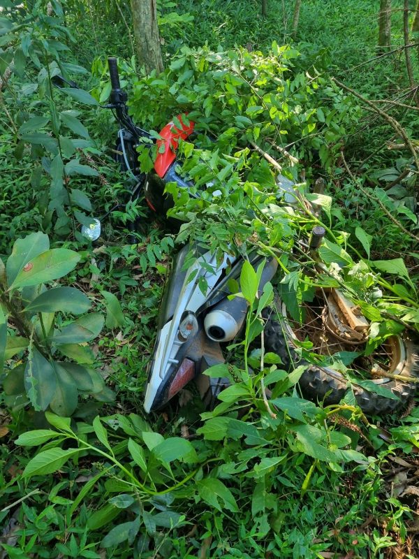 A motocicleta tamb&eacute;m havia sido levada e foi localizada na manh&atilde; desta quinta-feira. &mdash; Foto: Pol&iacute;cia Militar/ND
