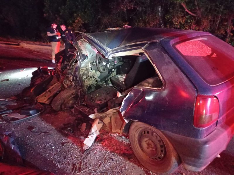 Homem morre em colis&atilde;o frontal ap&oacute;s carro invadir a contram&atilde;o no Alto Vale – Foto: Divulga&ccedil;&atilde;o/Pol&iacute;cia Rodovi&aacute;ria Federal