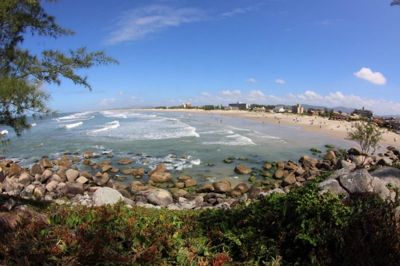 Praia de Itapirub&aacute; Sul tem 12 quil&ocirc;metros de extens&atilde;o – Foto: Elvis Palma/Prefeitura Municipal de Laguna/Divulga&ccedil;&atilde;o