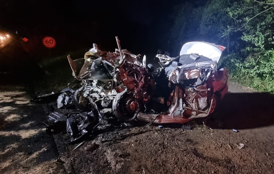 Motorista Morre E Carro Fica Destruído Em Acidente Na Br 282