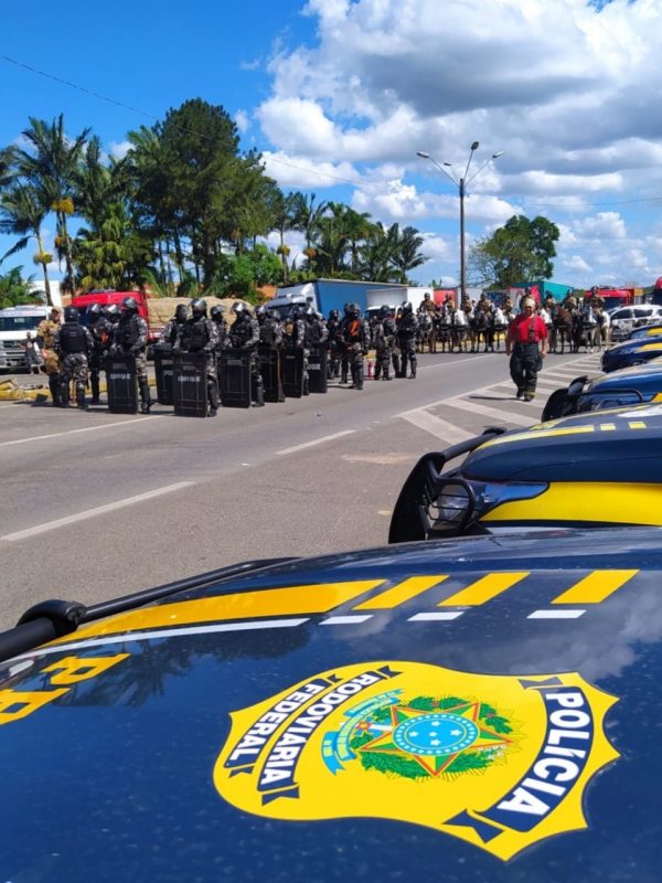 11 são presos e mais de 600 multas são aplicadas pela PRF durante 5 dias de bloqueios &#8211; Foto: PRF/Divulgação