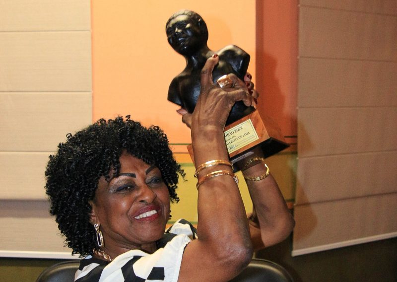 Maria Raquel da Rosa de Lima &eacute; a homenageada de 2022 pelo Pr&ecirc;mio Sime&atilde;o – Foto: Marcos Porto/Prefeitura de Itaja&iacute;/Divulga&ccedil;&atilde;o/ND