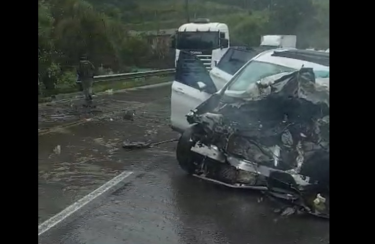 ACIDENTE DE TRÂNSITO