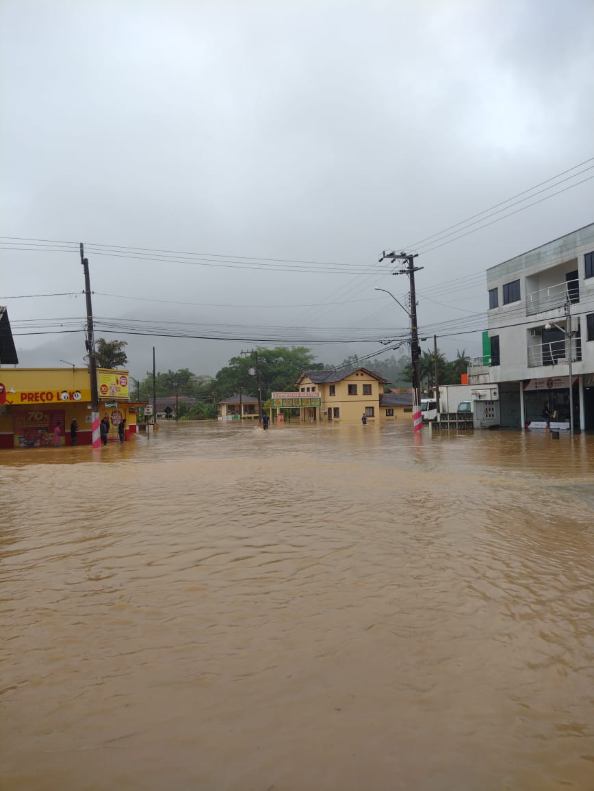 Rio do Cedros está com diversas ruas alagadas  - Divulgação/ND