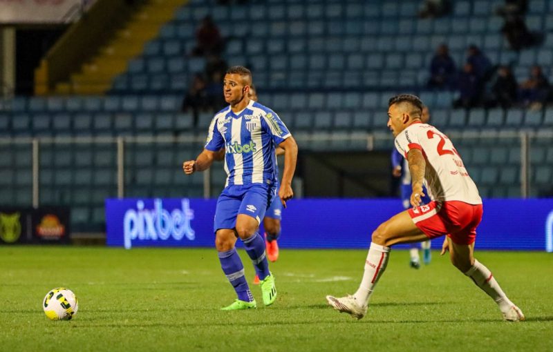 Avaí perdeu para o RB Bragantino, em Florianópolis 