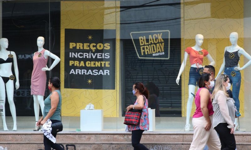Movimenta&ccedil;&atilde;o no com&eacute;rcio na semana da Black Friday em novembro – Foto: Rovena Rosa/Ag&ecirc;ncia Brasil/ND