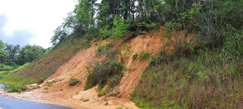 Deslizamento na rua Jos&eacute; Patroc&iacute;nio dos Santos – Foto: Divulga&ccedil;&atilde;o/Prefeitura de Gapar