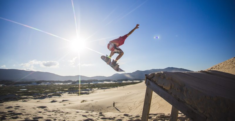 Sandboard &eacute; um dos atrativos da capital catarinense, principalmente nas Duas da Mole, Brava e na Lagoa da Concei&ccedil;&atilde;o – Foto: Daniel Queiroz/Arquivo/ND