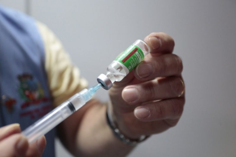 O imunizante disponibilizado foi desenvolvido especificamente para esta faixa et&aacute;ria. – Foto: Prefeitura de Joinville