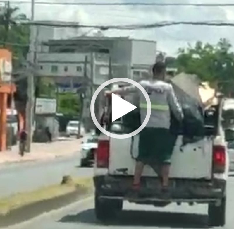 Coletores podem ser conduzidos na parte externa da camionete, como foi o caso do flagrante em Blumenau – Foto: Stev&atilde;o Limana/NDTV