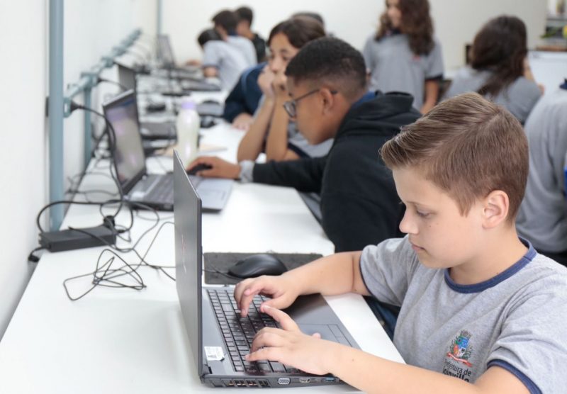No ano que vem, a oferta do curso de programa&ccedil;&atilde;o ser&aacute; ampliada para mais duas escolas. – Foto: Secom/Prefeitura de Joinville Divulga&ccedil;&atilde;o/ND&nbsp;