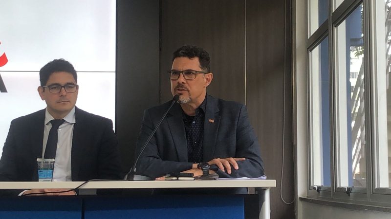 Secret&aacute;rio da Sa&uacute;de, Aldo Neto durante coletiva nesta manh&atilde; – Foto: Ada Bahl/ND