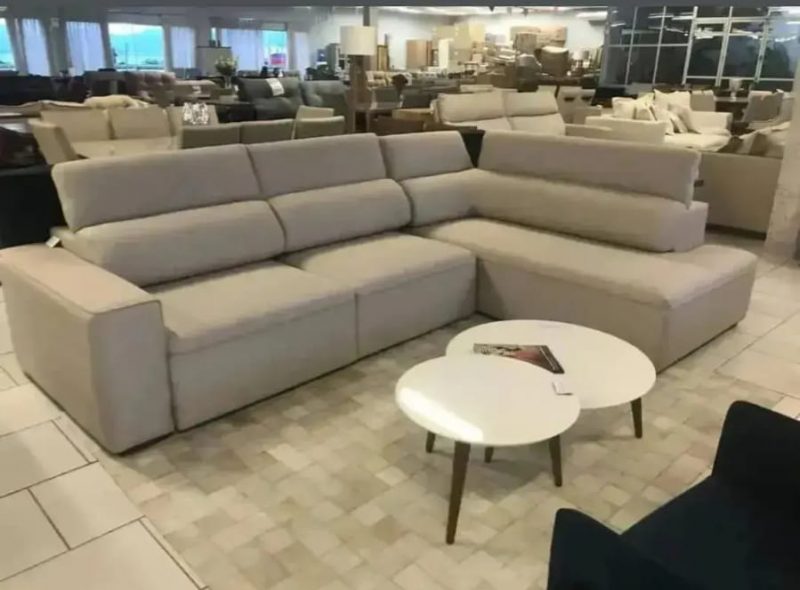 Sof&aacute; Canto, com diversos modelos no showroom da Top Sof&aacute; – Foto: Divulga&ccedil;&atilde;o