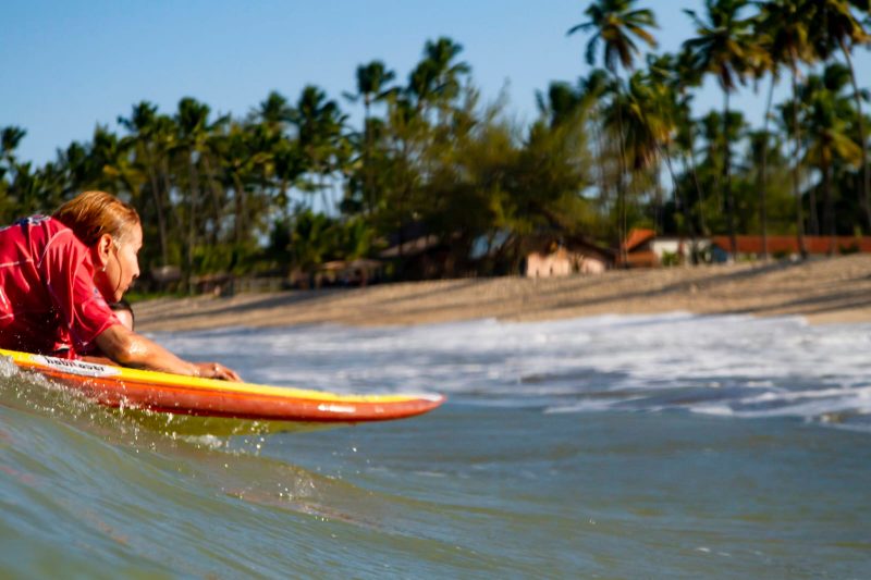 A surfista tamb&eacute;m &eacute; ativista pelos direitos da pessoa com defici&ecirc;ncia no esporte – Foto: Arquivo pessoal/Divulga&ccedil;&atilde;o/ND