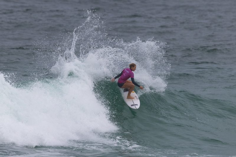 Francesa Tessa Thyssen conseguiu seu melhor resultado da carreira no Brasil – Foto: WSL / Daniel Smorigo