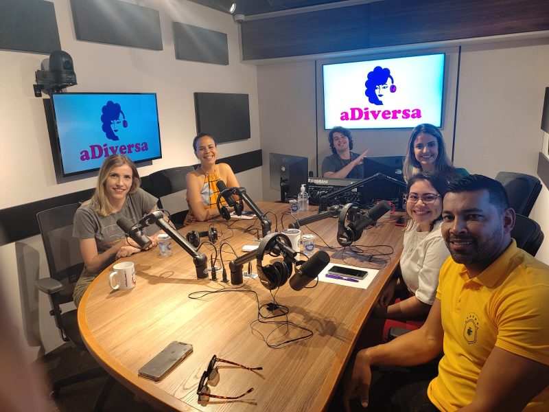 Jornalistas do ND+, coach de relacionamento e o ex-Sele&ccedil;&atilde;o Brasileira Andr&eacute; Santos falam sobre flerte nos jogos da Copa – Foto: Thain&aacute; Klock/ND