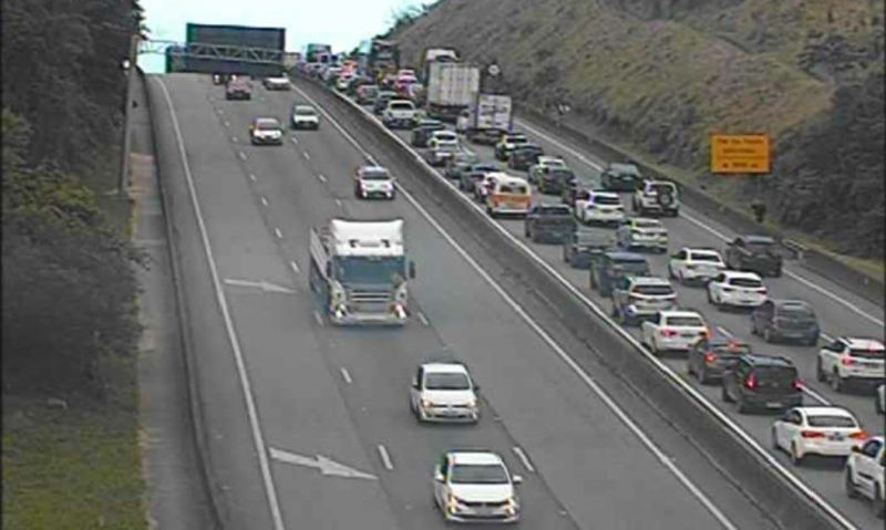 Tr&acirc;nsito lento na BR-101, sentido Norte, &agrave;s 15h deste domingo – Foto: Arteris Litoral Sul/Divulga&ccedil;&atilde;o/ND