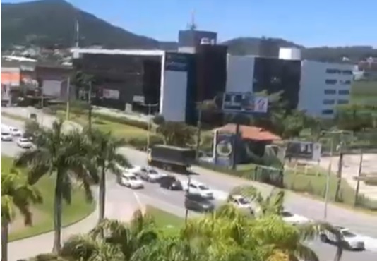 Tr&acirc;nsito na SC-401 sentido Norte da Ilha – Foto: Ricardo Pastrana/Divulga&ccedil;&atilde;o/ND