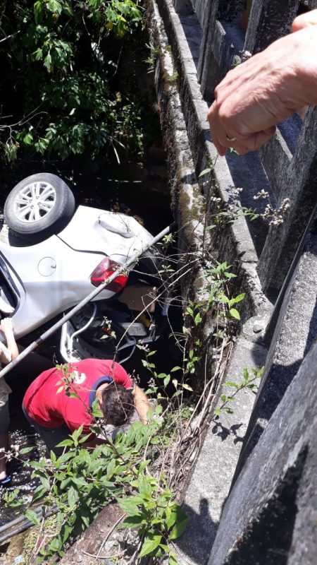 Casal ficou ferido e uma mulher precisou ser levada ao hospital pelo helic&oacute;ptero &aacute;guia – Foto: Internet/Divulga&ccedil;&atilde;o