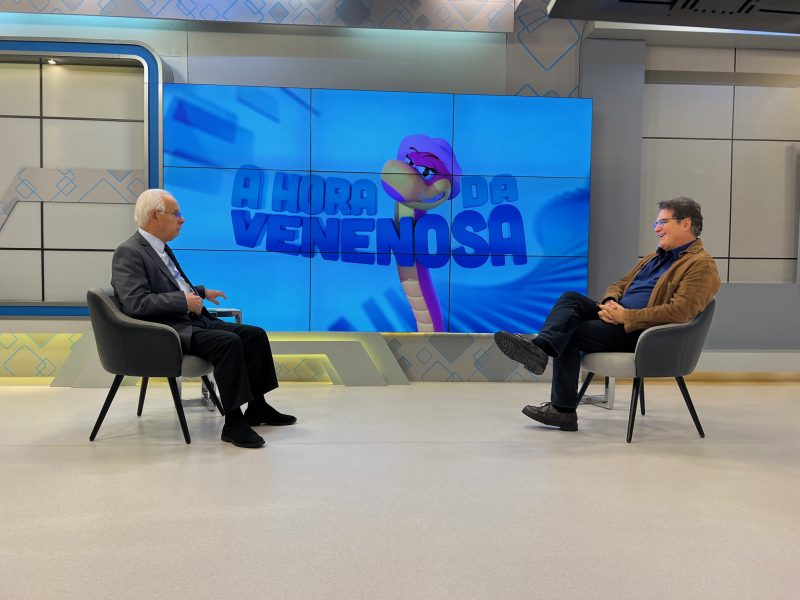 Lummertz gravou a entrevista ap&oacute;s “A Hora da Venenosa” l&iacute;der em audi&ecirc;ncia no hor&aacute;rio – Foto: Roddrigo Teod&oacute;sio