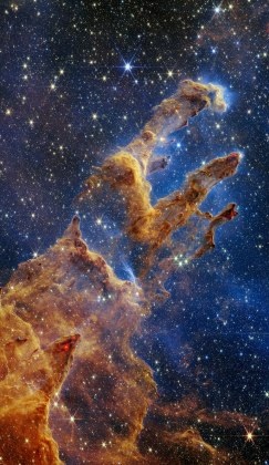 The Giant Pillars of Creation are a collection of dust and hydrogen gas located in the Eagle Nebula, approximately 6,500 to 7,000 light-years from Earth.  Images taken in December by the James Webb Telescope showed the pillars in greater detail than photographs taken by Hubble in 1995 and 2014.  Photo: reproduction/NASA.