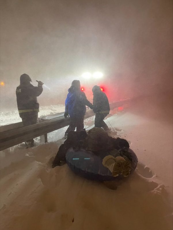 Pelo menos 47 mortes relacionadas às condições climáticas foram confirmadas em nove estados. Em Ohio, os acidentes de estrada relacionados com o mau tempo deixaram nove mortos, confirmou à AFP a Patrulha Rodoviária do estado. – Foto: Kathy Hochul/Divulgação/ND