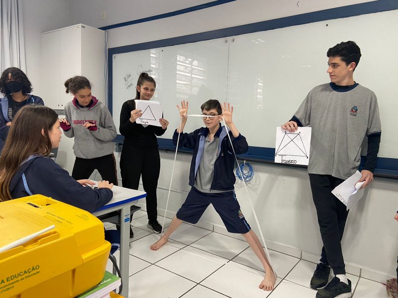 Professora de Joinville, conhecida como “Cidade da Dança”, une a arte e matemática em atividade