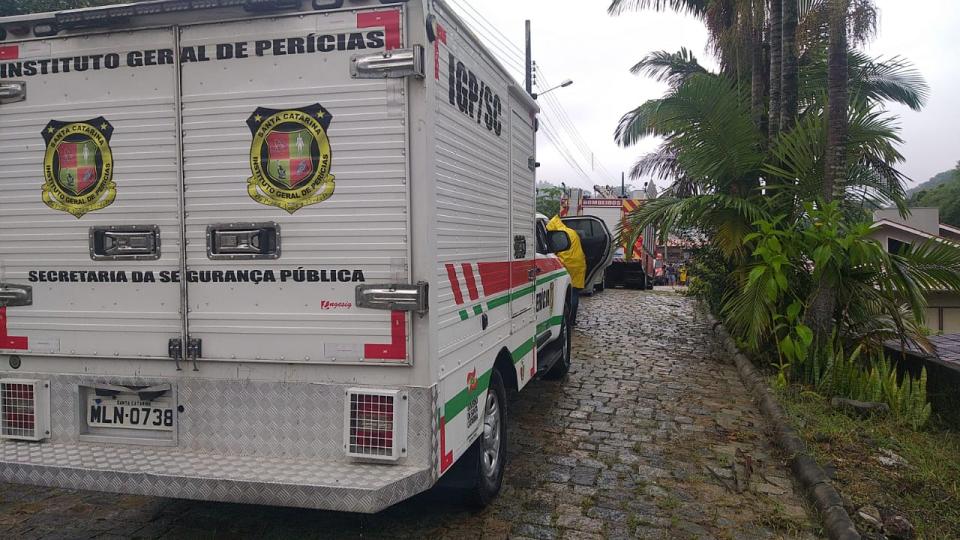 FOTOS: Homem Morre Soterrado Após Deslizamento De Terra Em Brusque