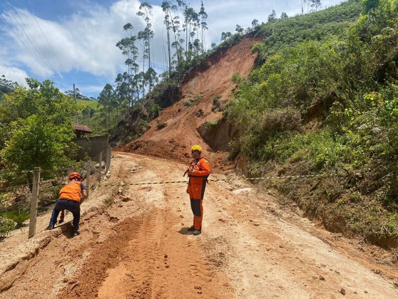 Deslizamentos de terra foram registrados na sexta-feira – Foto: Prefeitura de SJB/Divulga&ccedil;&atilde;o/ND