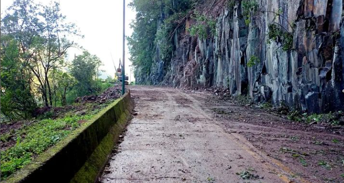 Por quest&otilde;es de seguran&ccedil;a, a SC-390 permanecer&aacute; interditada at&eacute; avalia&ccedil;&atilde;o t&eacute;cnica e mais espec&iacute;fica do local.&nbsp;. – Foto: PMRv/Divulga&ccedil;&atilde;o/ND