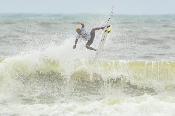Jos&eacute; Francisco, o Fininho, entra para a lista de Campe&otilde;es Catarinenses de Surf – Foto: m&aacute;rcio david/fecasurf