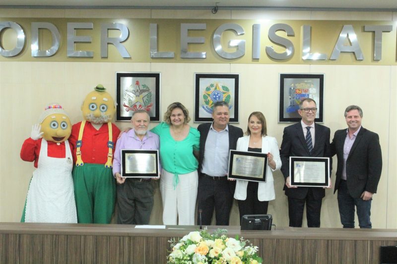 Noite de homenagens na C&acirc;mara de Vereadores de Blumenau – Foto: Divulga&ccedil;&atilde;o/C&acirc;mara de Vereadores de Blumenau/ Ingrid Leonel/ND