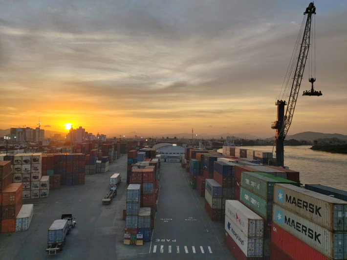 S&oacute; no Porto de Itaja&iacute;, dezembro encerrou com movimenta&ccedil;&atilde;o de 15 mil TEUs – Foto: Reprodu&ccedil;&atilde;o/ND