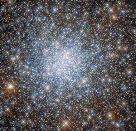 An image of the core of the globular cluster NGC 6638 was taken by NASA's Hubble Space Telescope.  This cluster, which is a stable and closely related group of tens of thousands to millions of stars, is located in the constellation Sagittarius.  The Hubble telescope has revolutionized the study of these clusters and made discoveries possible.  Photo: reproduction/ESA/Hubble/NASA.