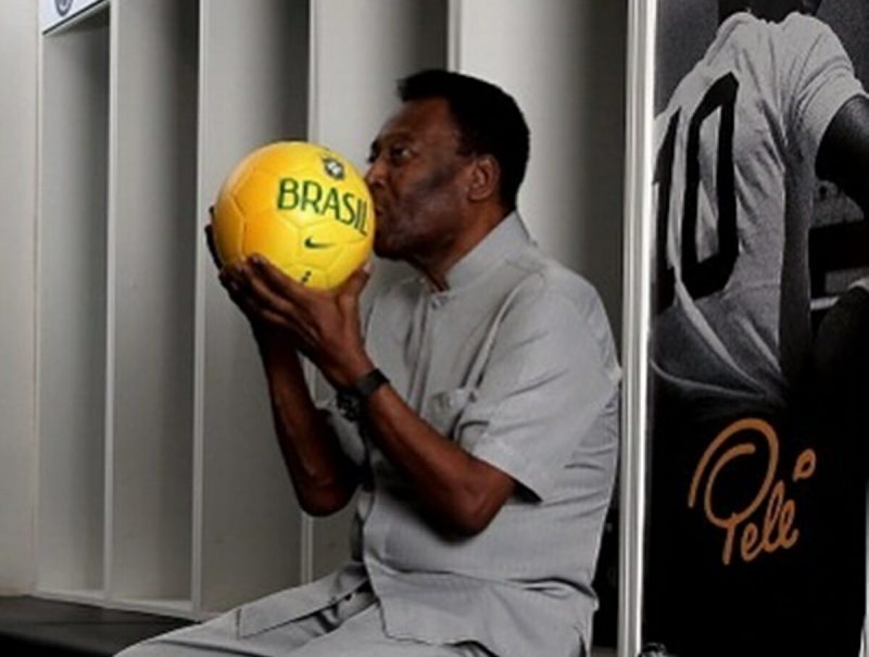 Pelé 82 anos: gols, títulos, recordes e outros números do Rei do