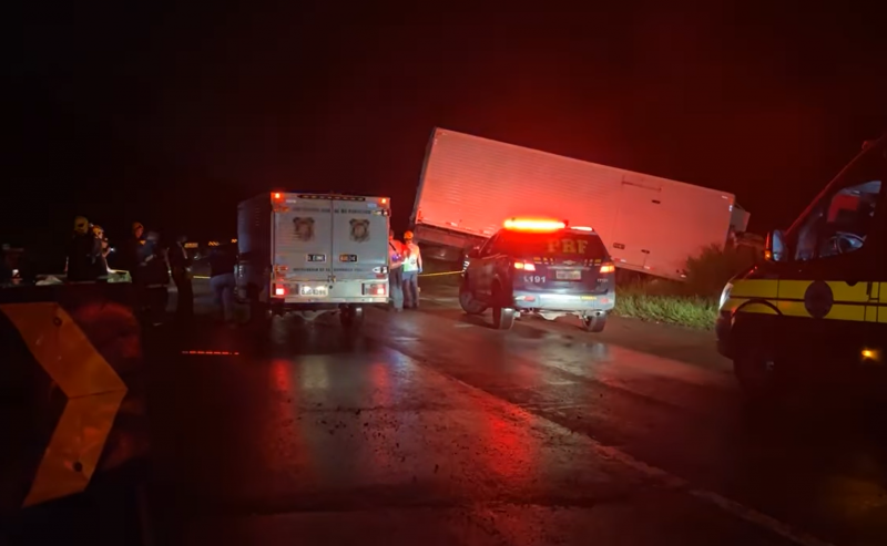 Condutor do caminh&atilde;o faleceu ainda no local. – Foto: Portal Alexandre Jos&eacute;/Divulga&ccedil;&atilde;o/ND