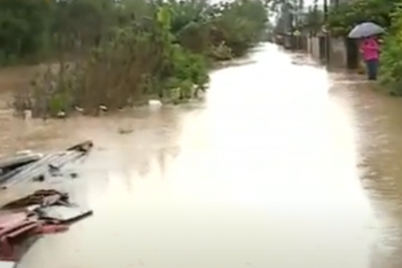 Ruas de Palho&ccedil;a ficaram alagadas devido a forte chuva – Foto: NDTV
