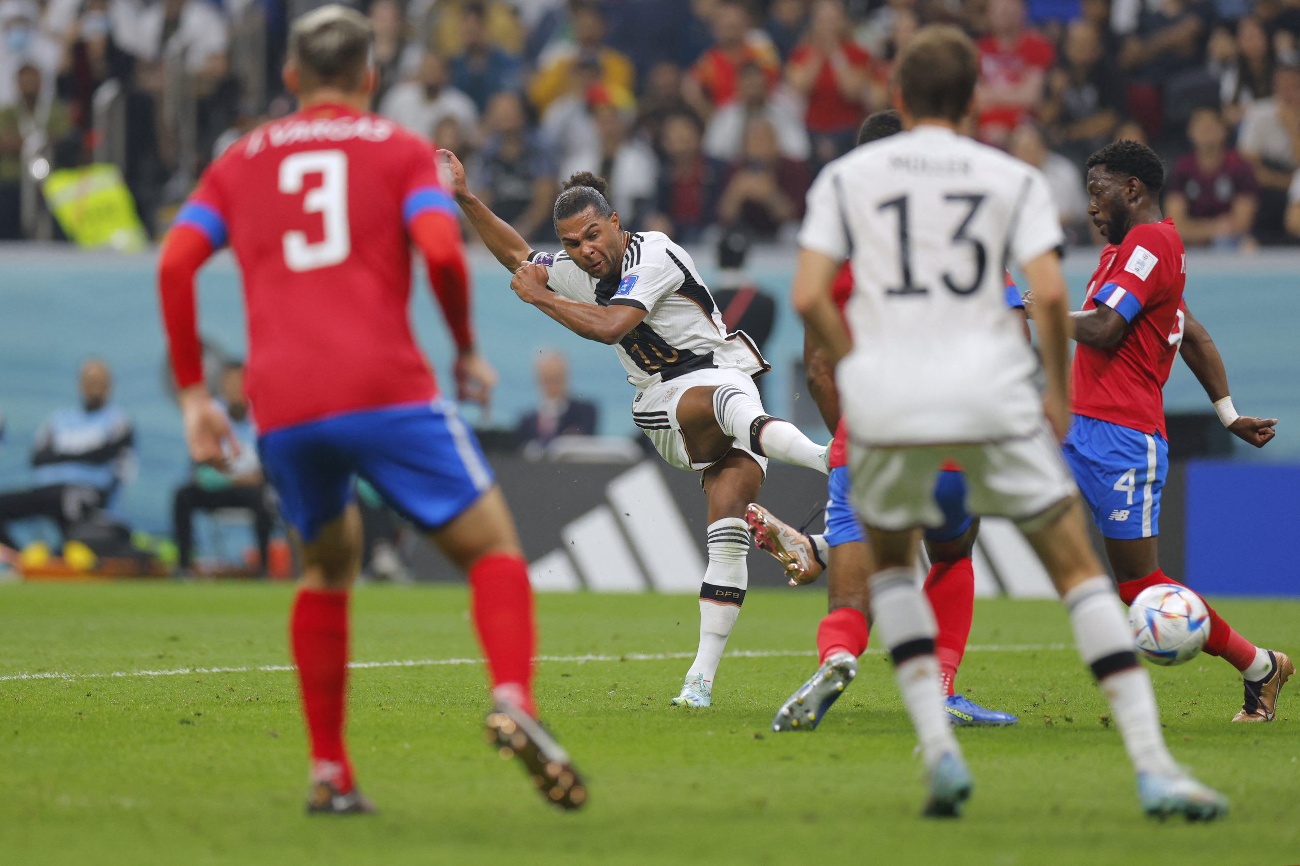 Costa Rica vence Japão e aumenta as chances de classificação da Alemanha