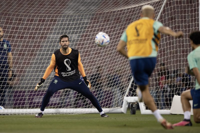 Goleiro Alisson vem oscilando no Liverpool